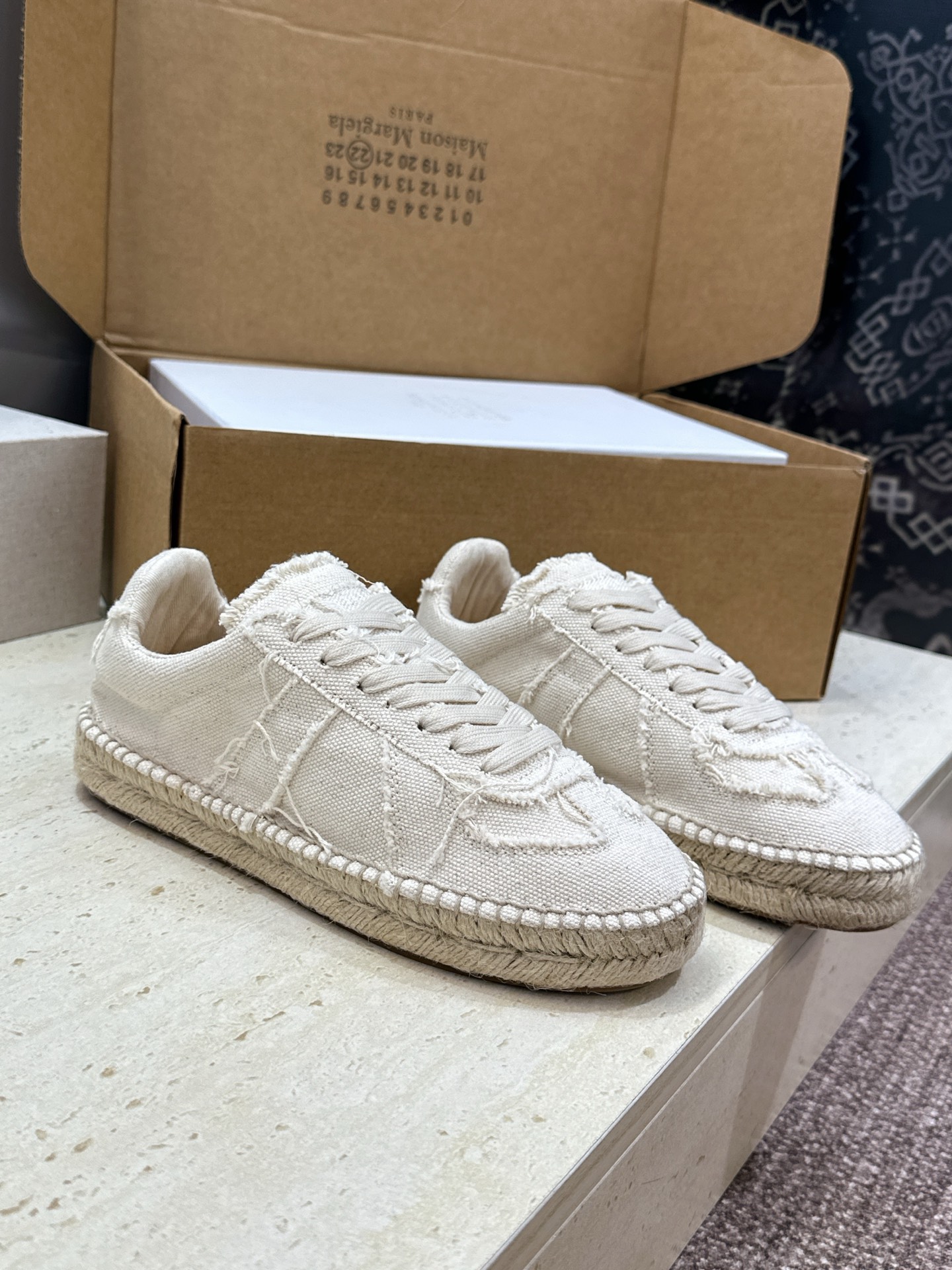 (配全套飞机盒) MaisonMargiela 2026春夏新款系带德训休闲运动鞋 MM6 马吉拉字母logo平底圆头复 (配全套飞机盒) MaisonMargiela 2026春夏新款系带德训休闲运动鞋 MM6 马吉拉字母logo平底圆头复