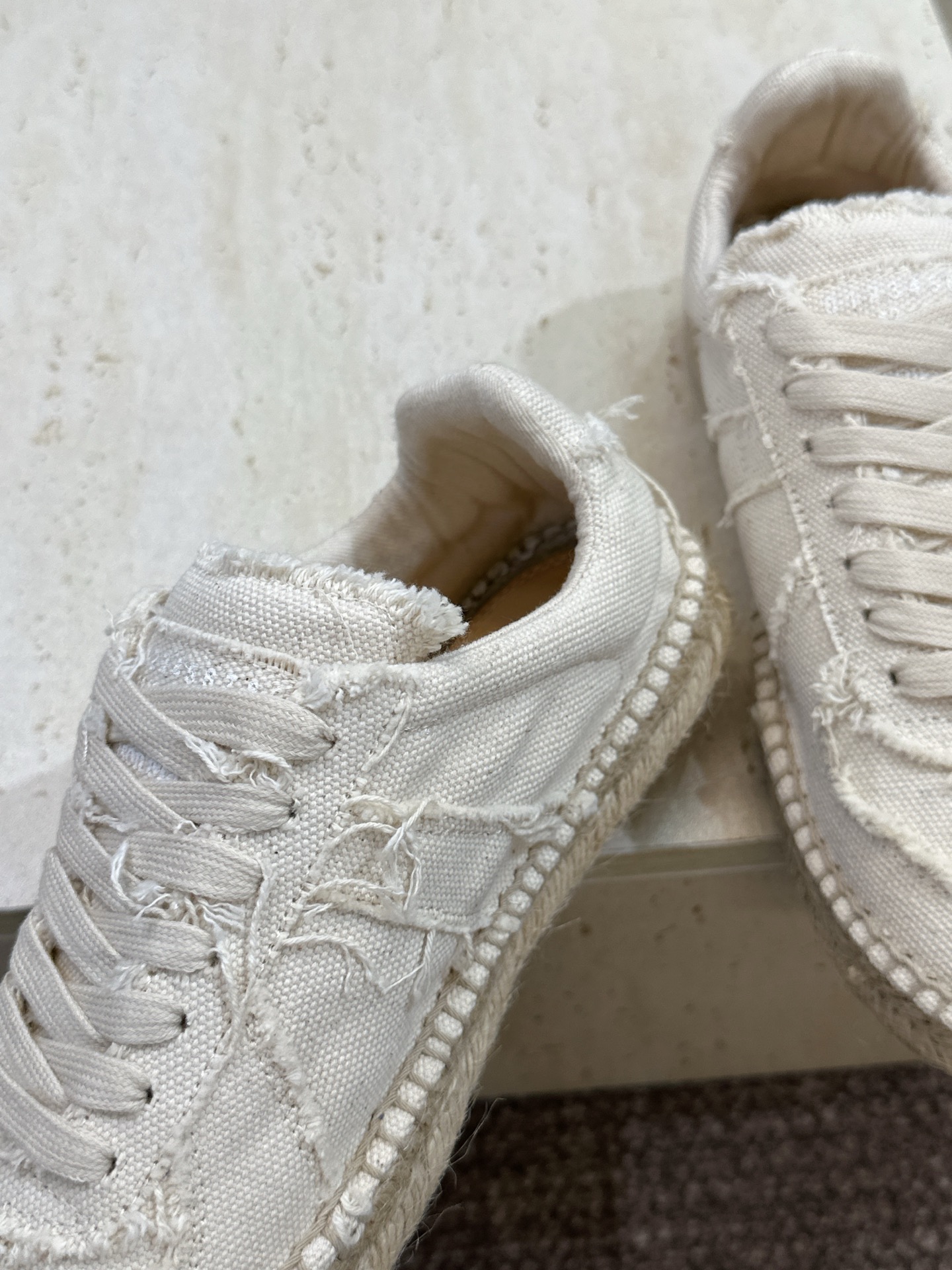 (配全套飞机盒） MaisonMargiela 2026春夏新款系带德训休闲运动鞋 MM6 马吉拉字母logo平底圆头复