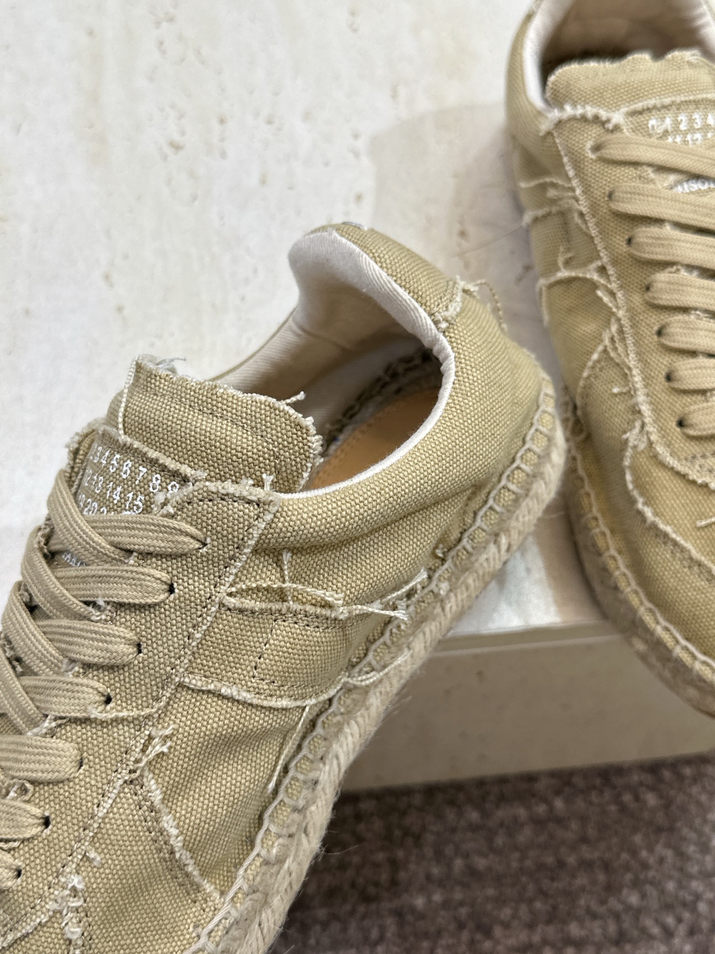 (配全套飞机盒） MaisonMargiela 2026春夏新款系带德训休闲运动鞋 MM6 马吉拉字母logo平底圆头复