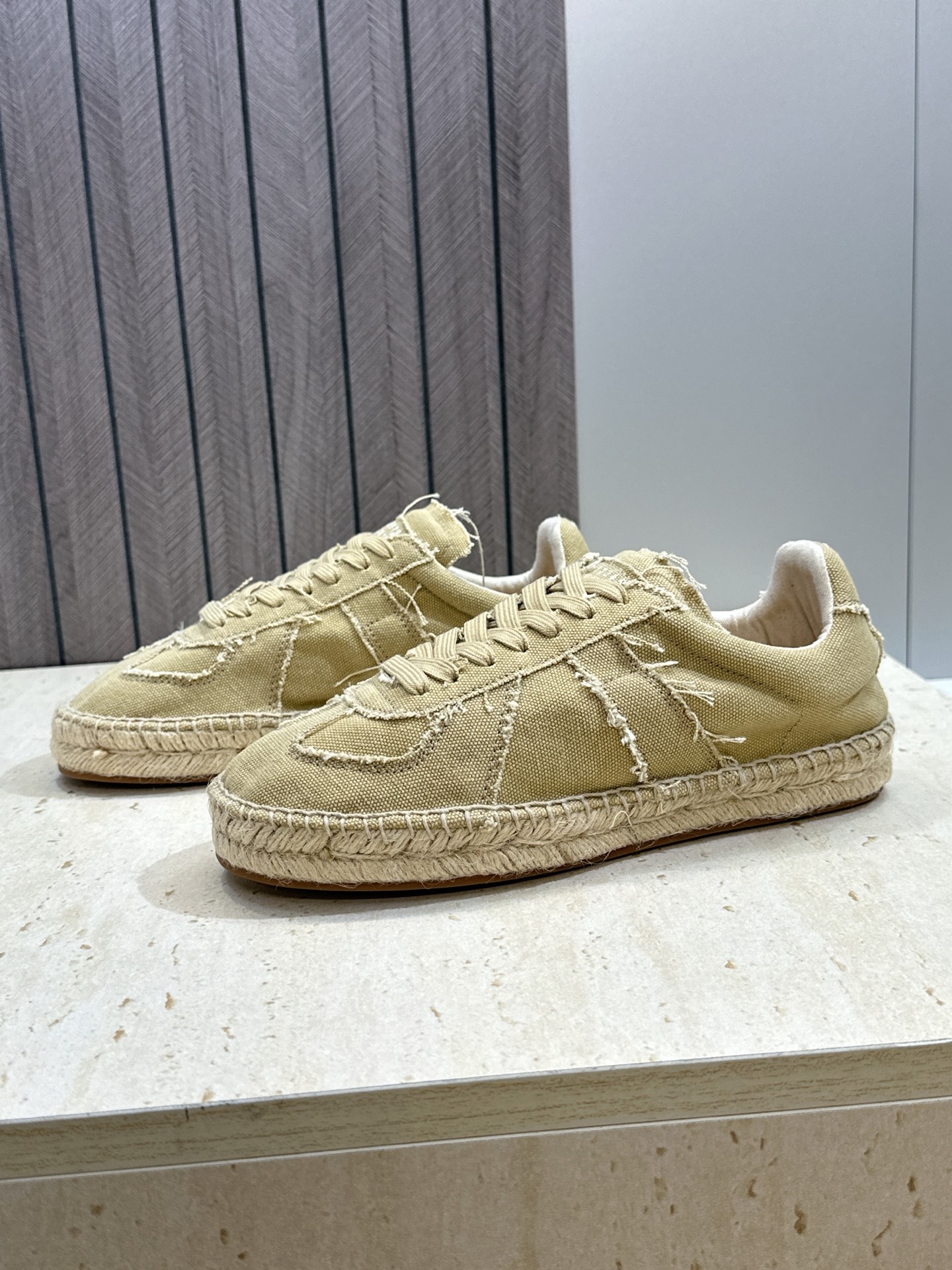 (配全套飞机盒） MaisonMargiela 2026春夏新款系带德训休闲运动鞋 MM6 马吉拉字母logo平底圆头复