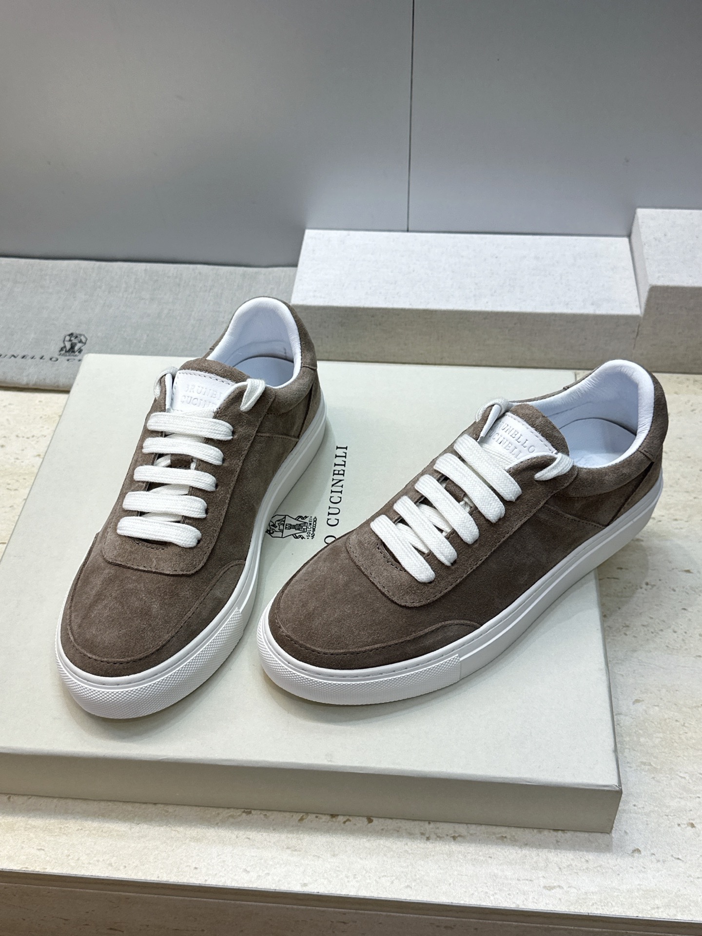 BRUNELLO CUCINELLI 2026春夏新款低帮拼色系带女鞋 BC字母logo平底圆头休闲运动滑板鞋 材质：鞋