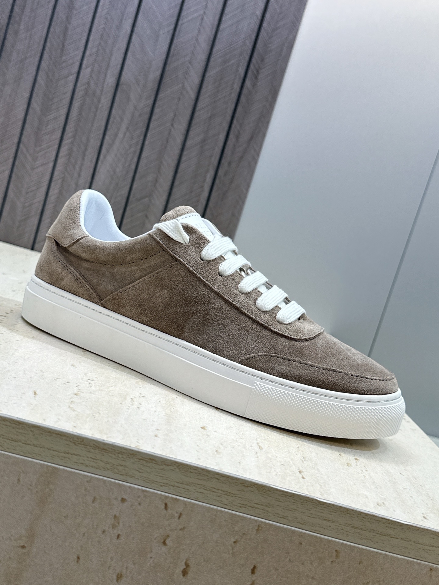 BRUNELLO CUCINELLI 2026春夏新款低帮拼色系带女鞋 BC字母logo平底圆头休闲运动滑板鞋 材质：鞋