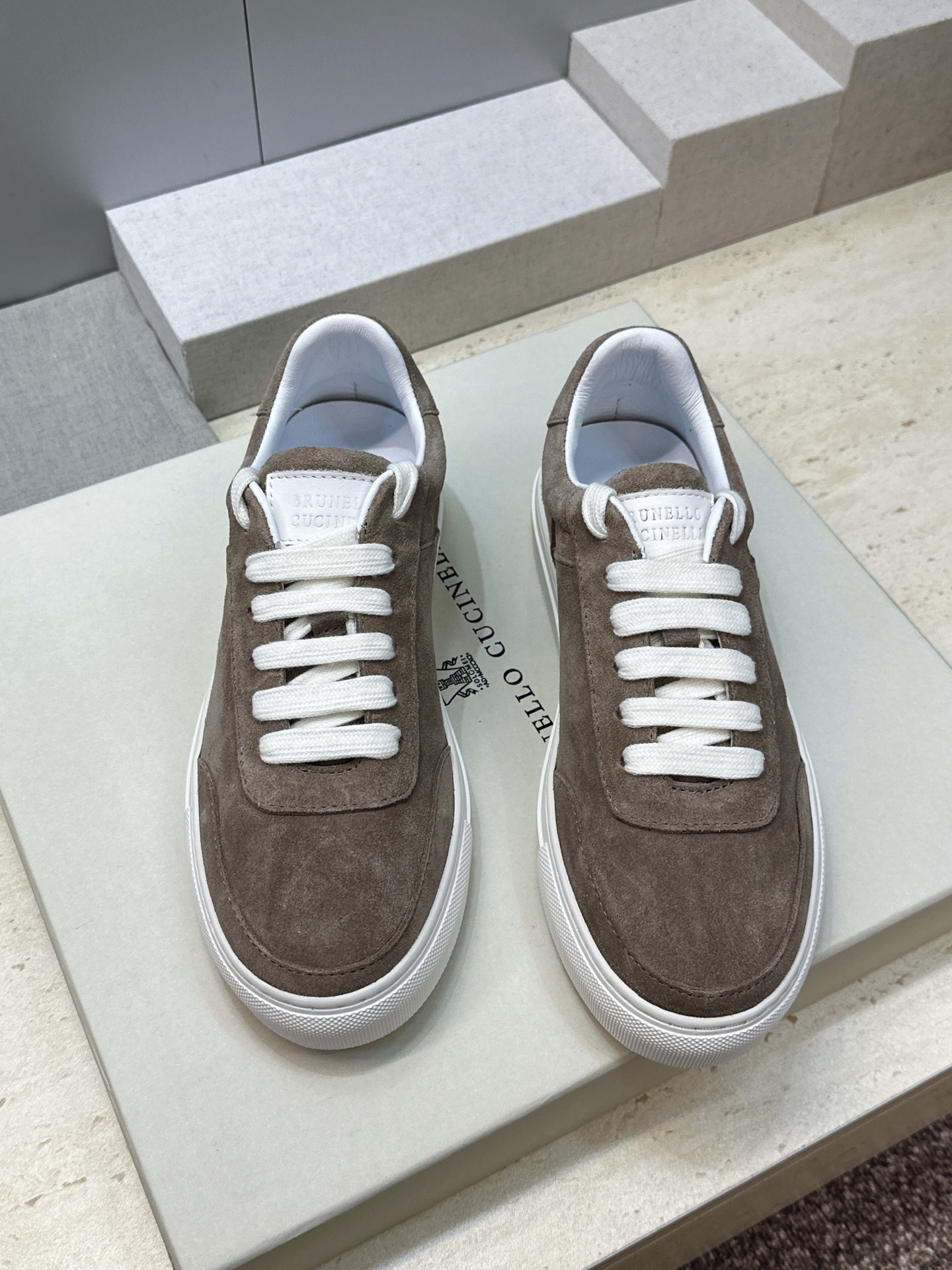 BRUNELLO CUCINELLI 2026春夏新款低帮拼色系带女鞋 BC字母logo平底圆头休闲运动滑板鞋 材质：鞋