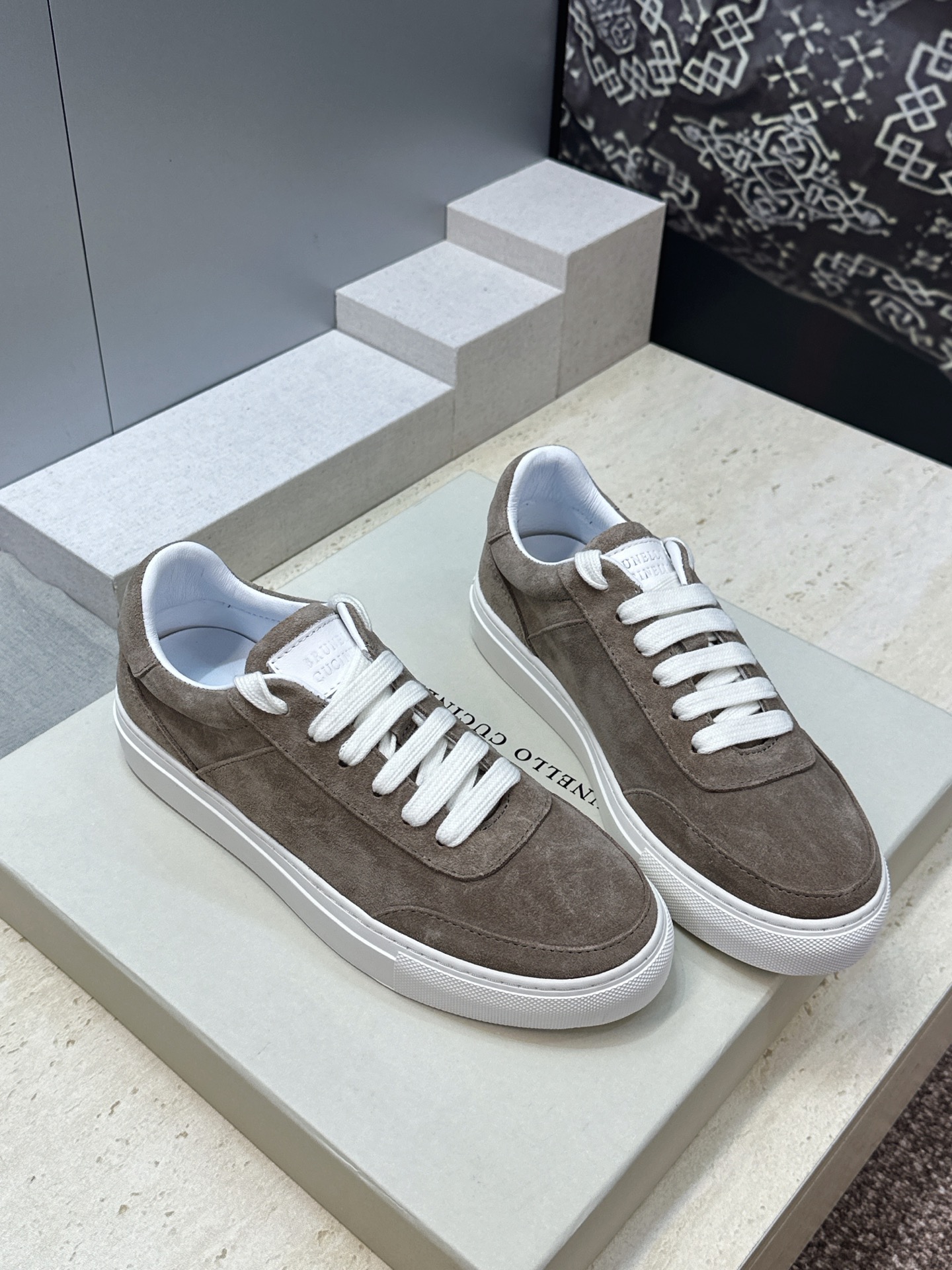 BRUNELLO CUCINELLI 2026春夏新款低帮拼色系带女鞋 BC字母logo平底圆头休闲运动滑板鞋 材质:鞋 BRUNELLO CUCINELLI 2026春夏新款低帮拼色系带女鞋 BC字母logo平底圆头休闲运动滑板鞋 材质:鞋