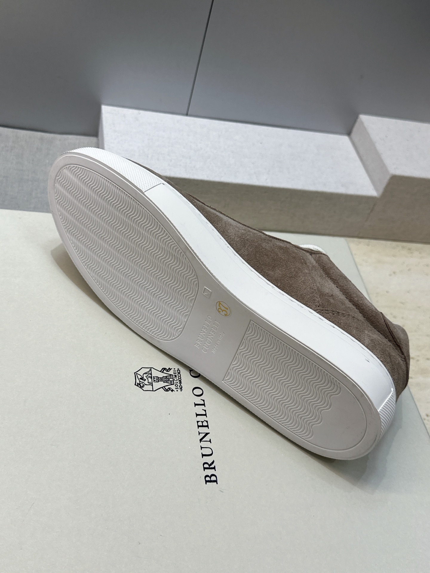 BRUNELLO CUCINELLI 2026春夏新款低帮拼色系带女鞋 BC字母logo平底圆头休闲运动滑板鞋 材质：鞋