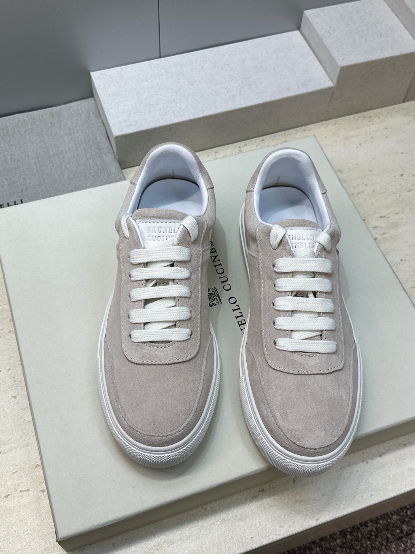 BRUNELLO CUCINELLI 2026春夏新款低帮拼色系带女鞋 BC字母logo平底圆头休闲运动滑板鞋 材质：鞋