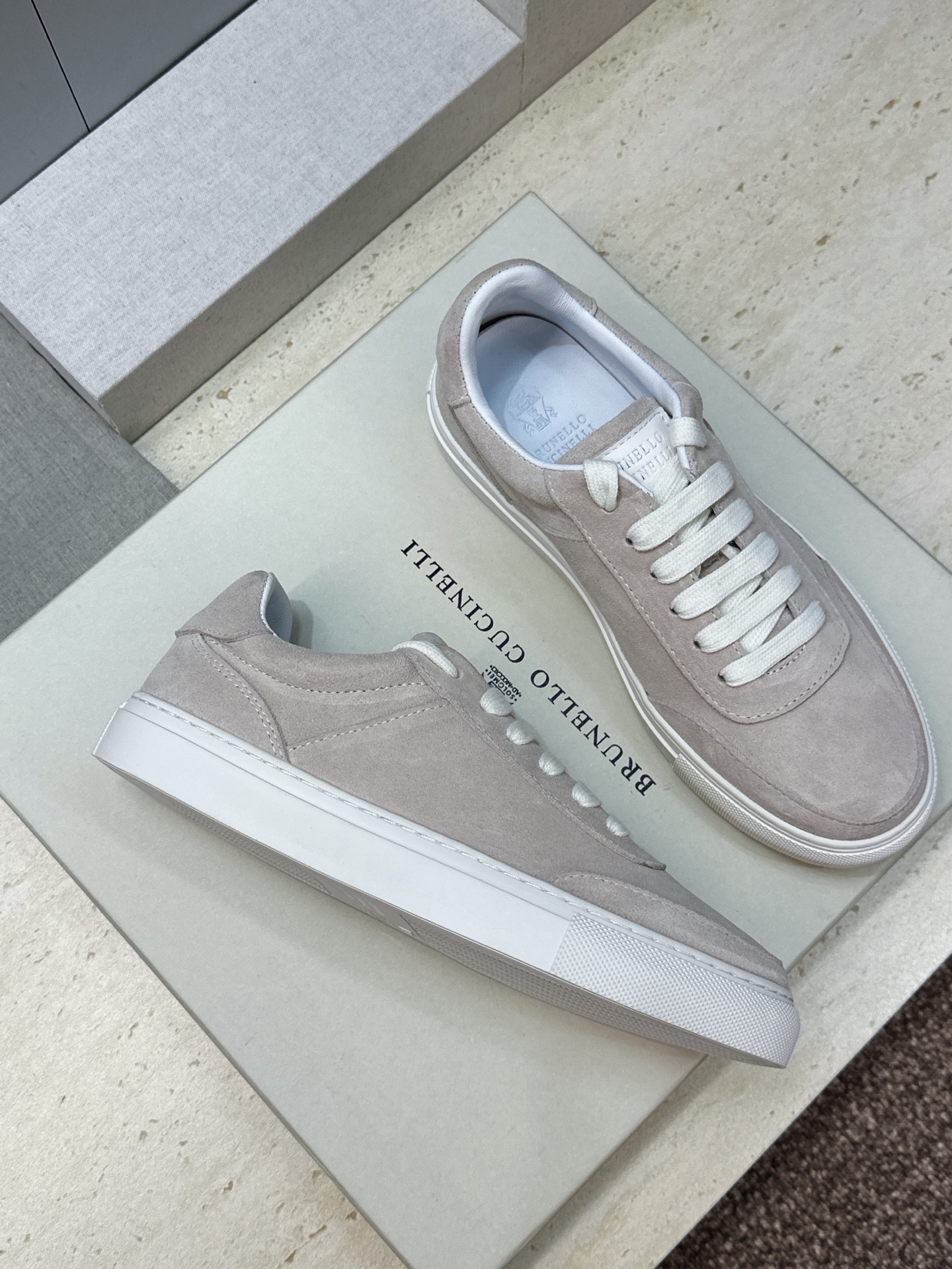 BRUNELLO CUCINELLI 2026春夏新款低帮拼色系带女鞋 BC字母logo平底圆头休闲运动滑板鞋 材质：鞋