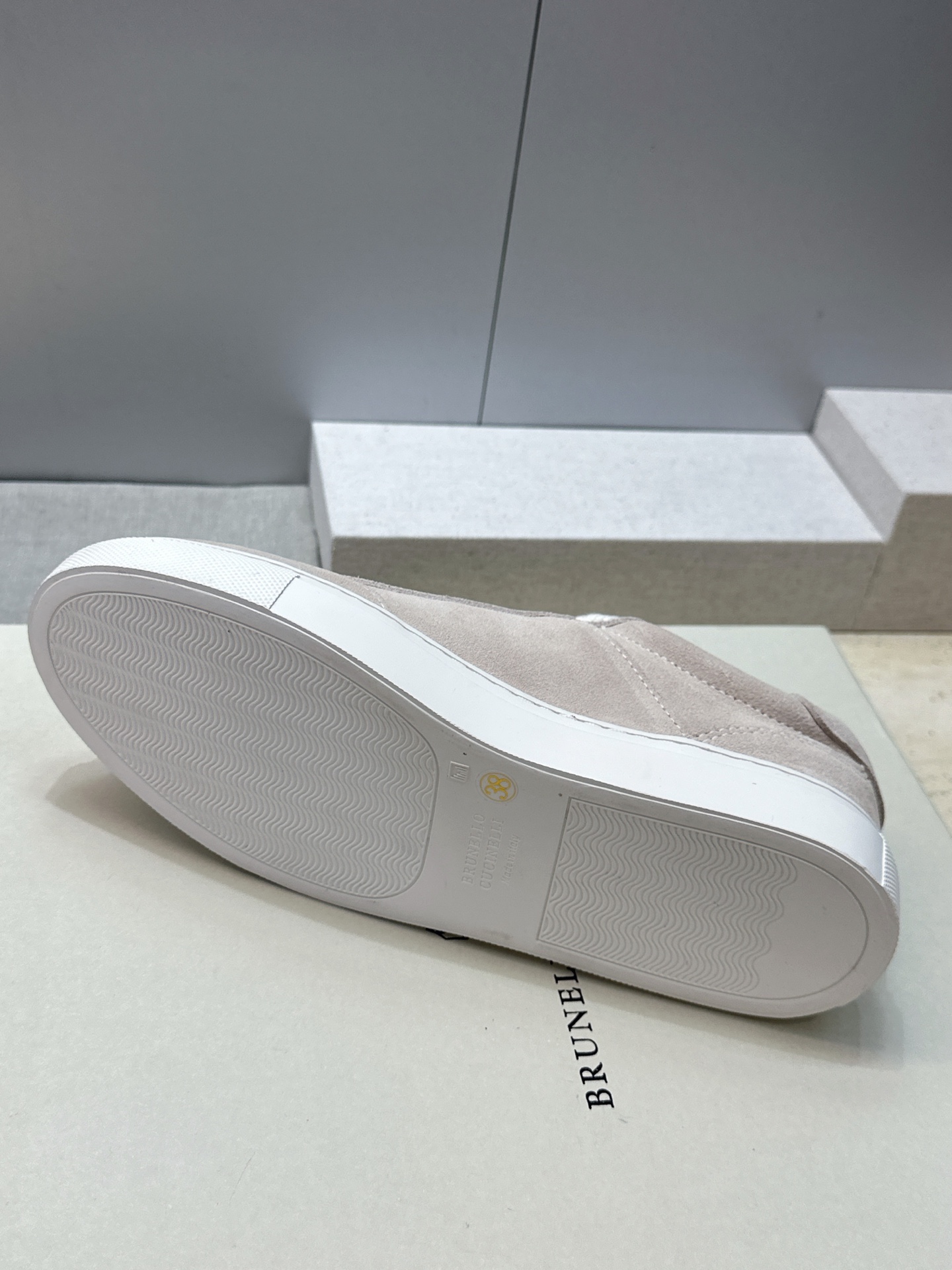 BRUNELLO CUCINELLI 2026春夏新款低帮拼色系带女鞋 BC字母logo平底圆头休闲运动滑板鞋 材质：鞋