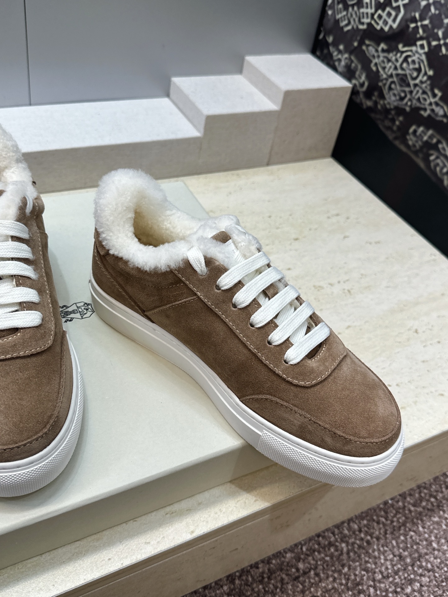 BRUNELLO CUCINELLI 2026秋冬新款拼色系带羊羔毛女鞋 BC字母logo平底圆头休闲运动滑板跑鞋 材 BRUNELLO CUCINELLI 2026秋冬新款拼色系带羊羔毛女鞋 BC字母logo平底圆头休闲运动滑板跑鞋 材
