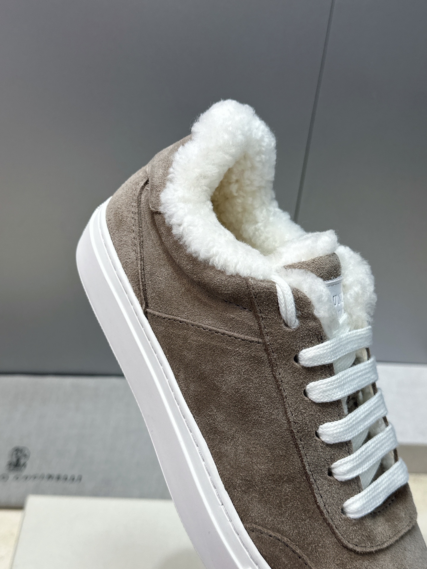 BRUNELLO CUCINELLI 2026秋冬新款拼色系带羊羔毛女鞋 BC字母logo平底圆头休闲运动滑板跑鞋 材 BRUNELLO CUCINELLI 2026秋冬新款拼色系带羊羔毛女鞋 BC字母logo平底圆头休闲运动滑板跑鞋 材