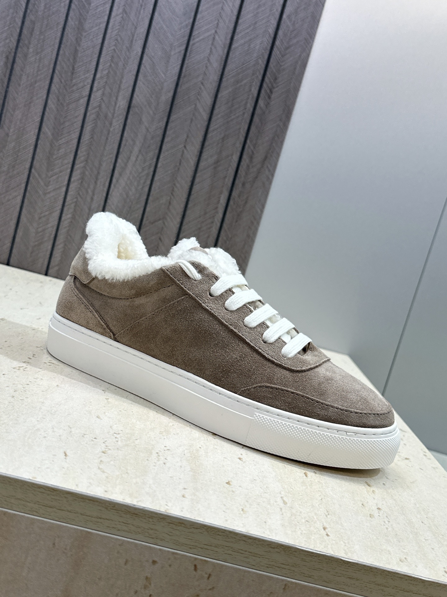 BRUNELLO CUCINELLI 2026秋冬新款拼色系带羊羔毛女鞋 BC字母logo平底圆头休闲运动滑板跑鞋 材 BRUNELLO CUCINELLI 2026秋冬新款拼色系带羊羔毛女鞋 BC字母logo平底圆头休闲运动滑板跑鞋 材