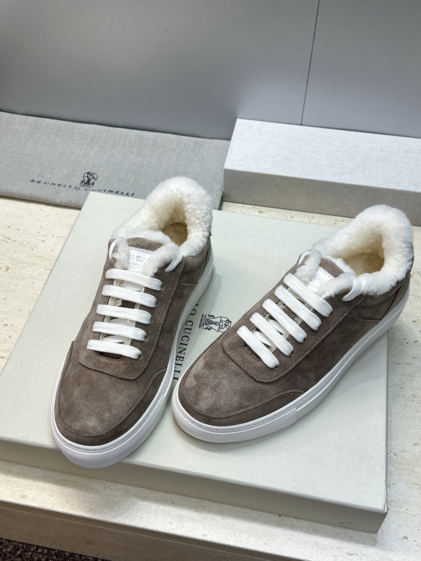 BRUNELLO CUCINELLI 2026秋冬新款拼色系带羊羔毛女鞋 BC字母logo平底圆头休闲运动滑板跑鞋 材 BRUNELLO CUCINELLI 2026秋冬新款拼色系带羊羔毛女鞋 BC字母logo平底圆头休闲运动滑板跑鞋 材