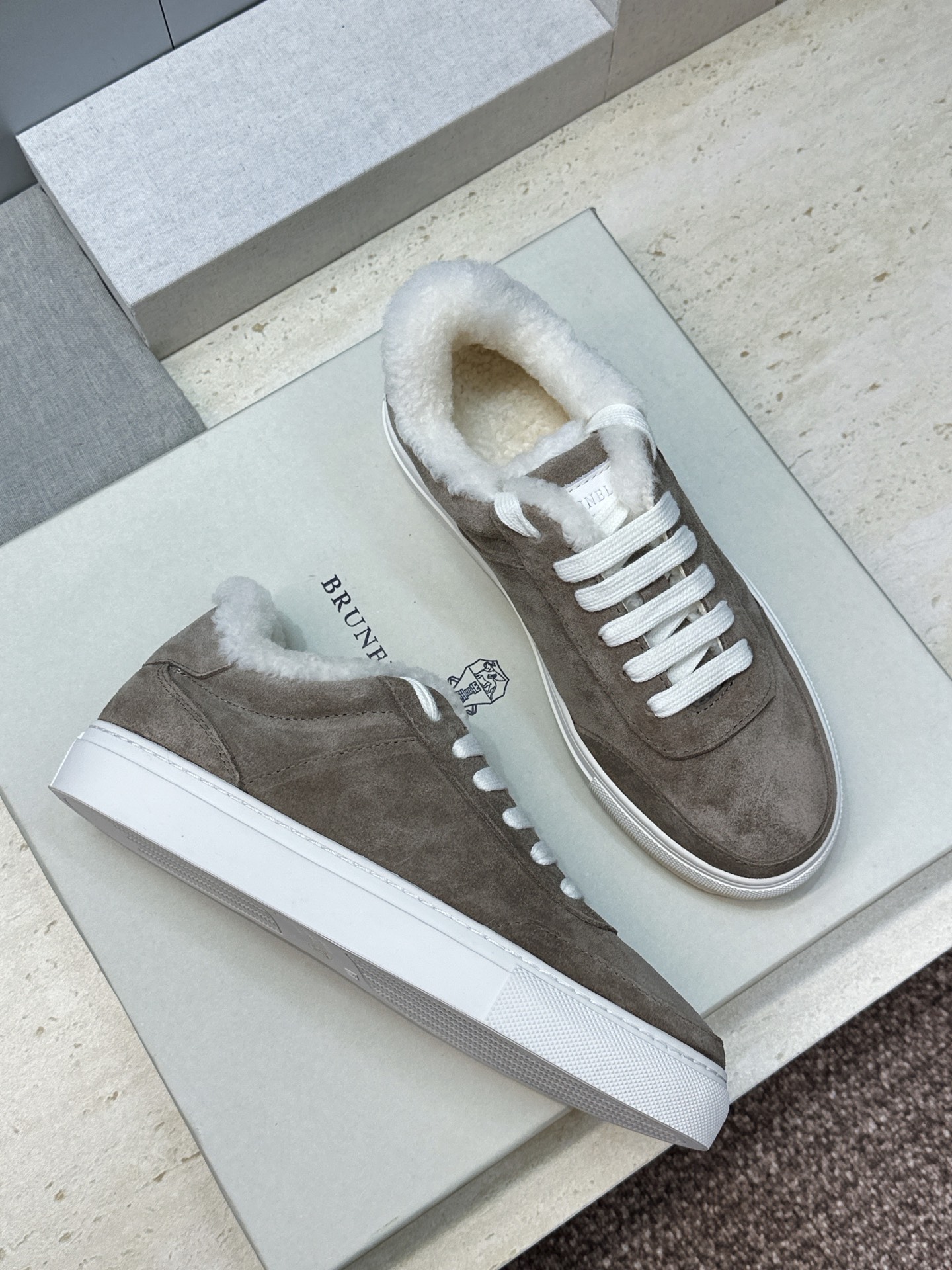 BRUNELLO CUCINELLI 2026秋冬新款拼色系带羊羔毛女鞋 BC字母logo平底圆头休闲运动滑板跑鞋 材 BRUNELLO CUCINELLI 2026秋冬新款拼色系带羊羔毛女鞋 BC字母logo平底圆头休闲运动滑板跑鞋 材