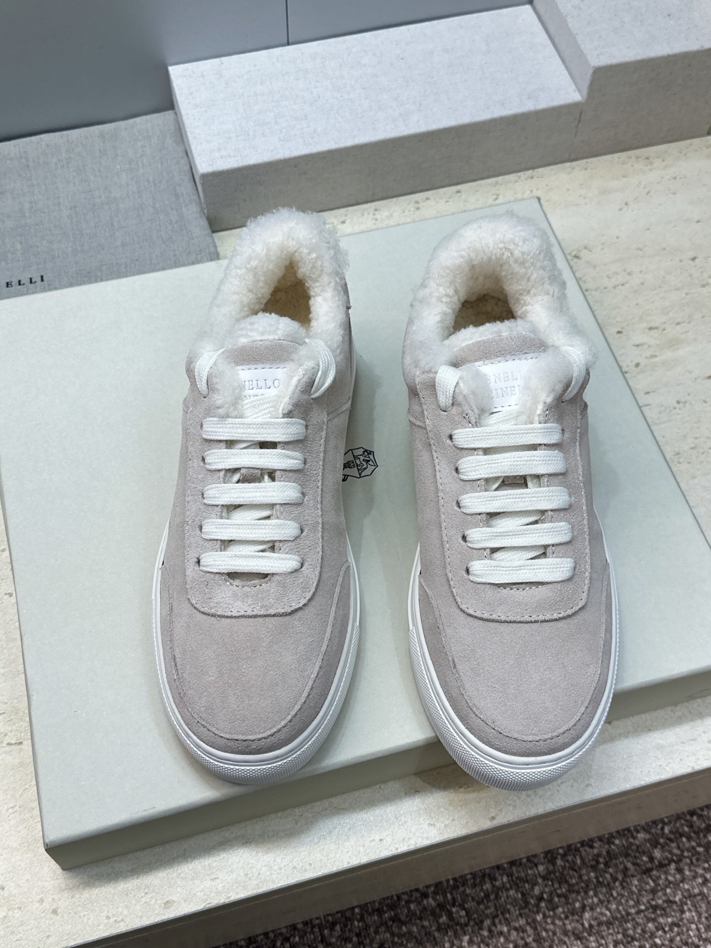 BRUNELLO CUCINELLI 2026秋冬新款拼色系带羊羔毛女鞋 BC字母logo平底圆头休闲运动滑板跑鞋  材