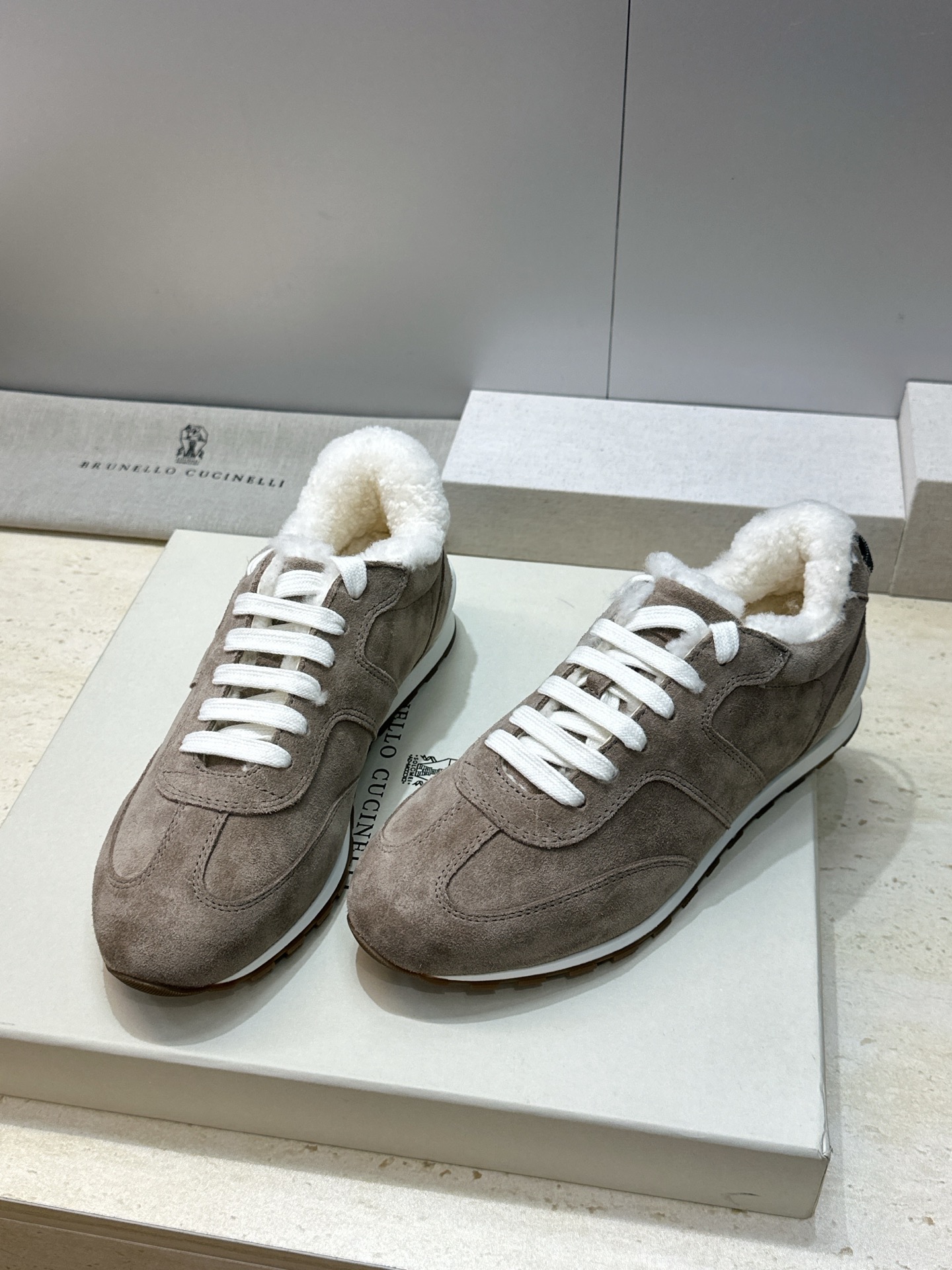 BRUNELLO CUCINELLI 2026秋冬新款拼色系带羊羔毛阿甘徳训女鞋 BC字母logo厚底圆头休闲运动老爹跑 BRUNELLO CUCINELLI 2026秋冬新款拼色系带羊羔毛阿甘徳训女鞋 BC字母logo厚底圆头休闲运动老爹跑
