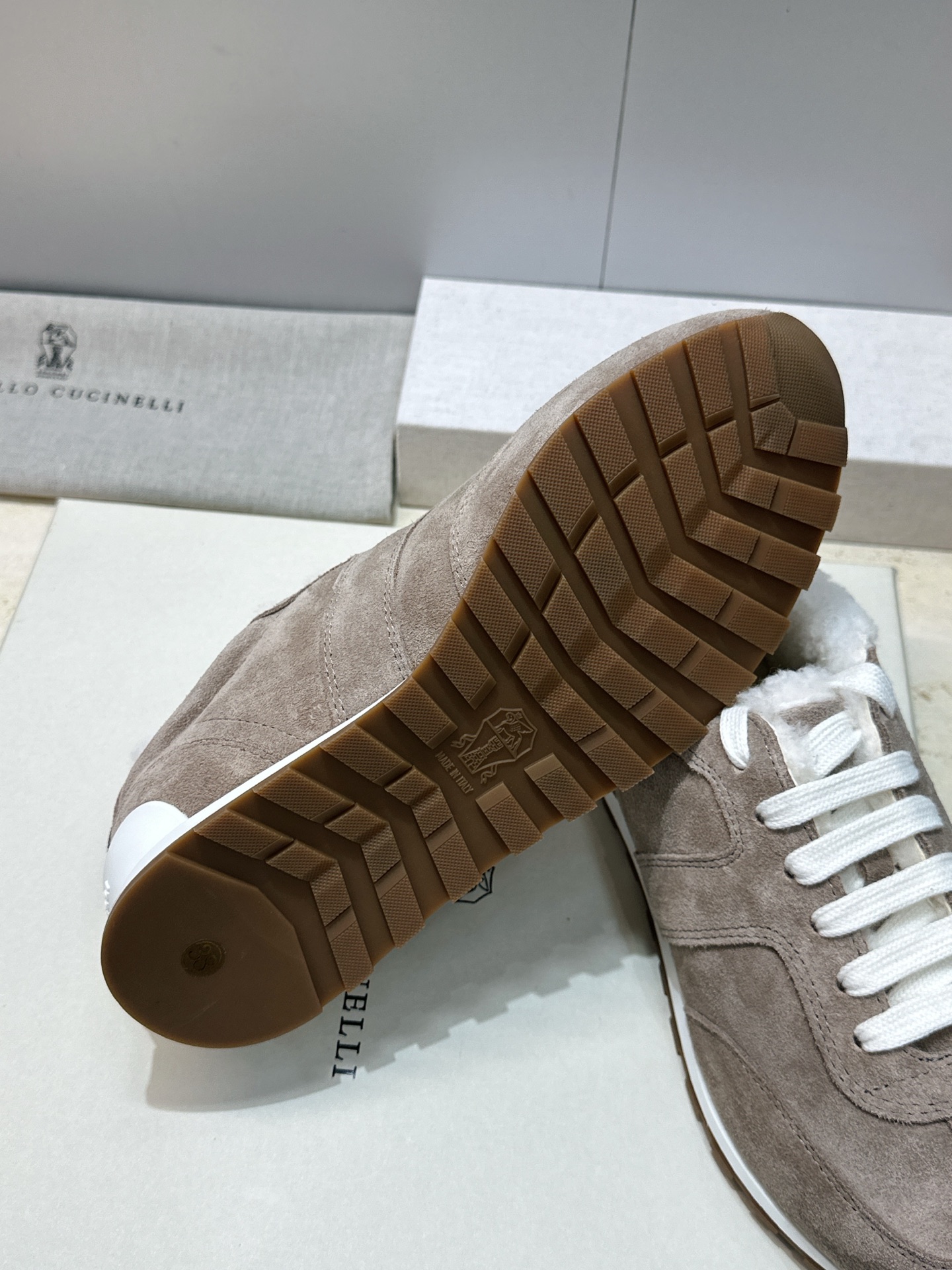 BRUNELLO CUCINELLI 2026秋冬新款拼色系带羊羔毛阿甘徳训女鞋 BC字母logo厚底圆头休闲运动老爹跑 BRUNELLO CUCINELLI 2026秋冬新款拼色系带羊羔毛阿甘徳训女鞋 BC字母logo厚底圆头休闲运动老爹跑