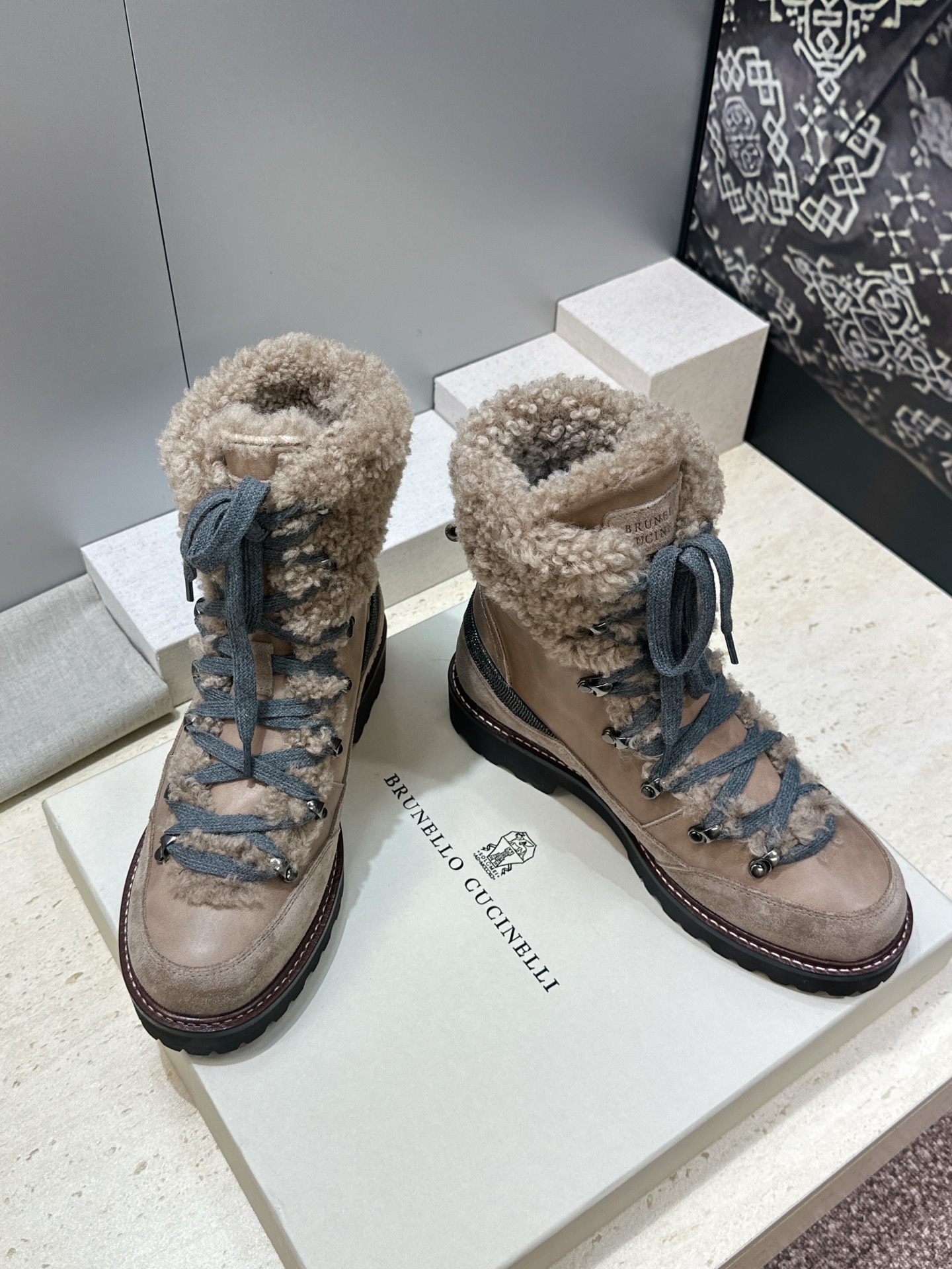 Brunello Cucineli 布鲁内诺库奇内利2026秋冬新款羊羔毛防寒保暖雪地女短靴 BC 厚底低跟圆头系带机车 Brunello Cucineli 布鲁内诺库奇内利2026秋冬新款羊羔毛防寒保暖雪地女短靴 BC 厚底低跟圆头系带机车