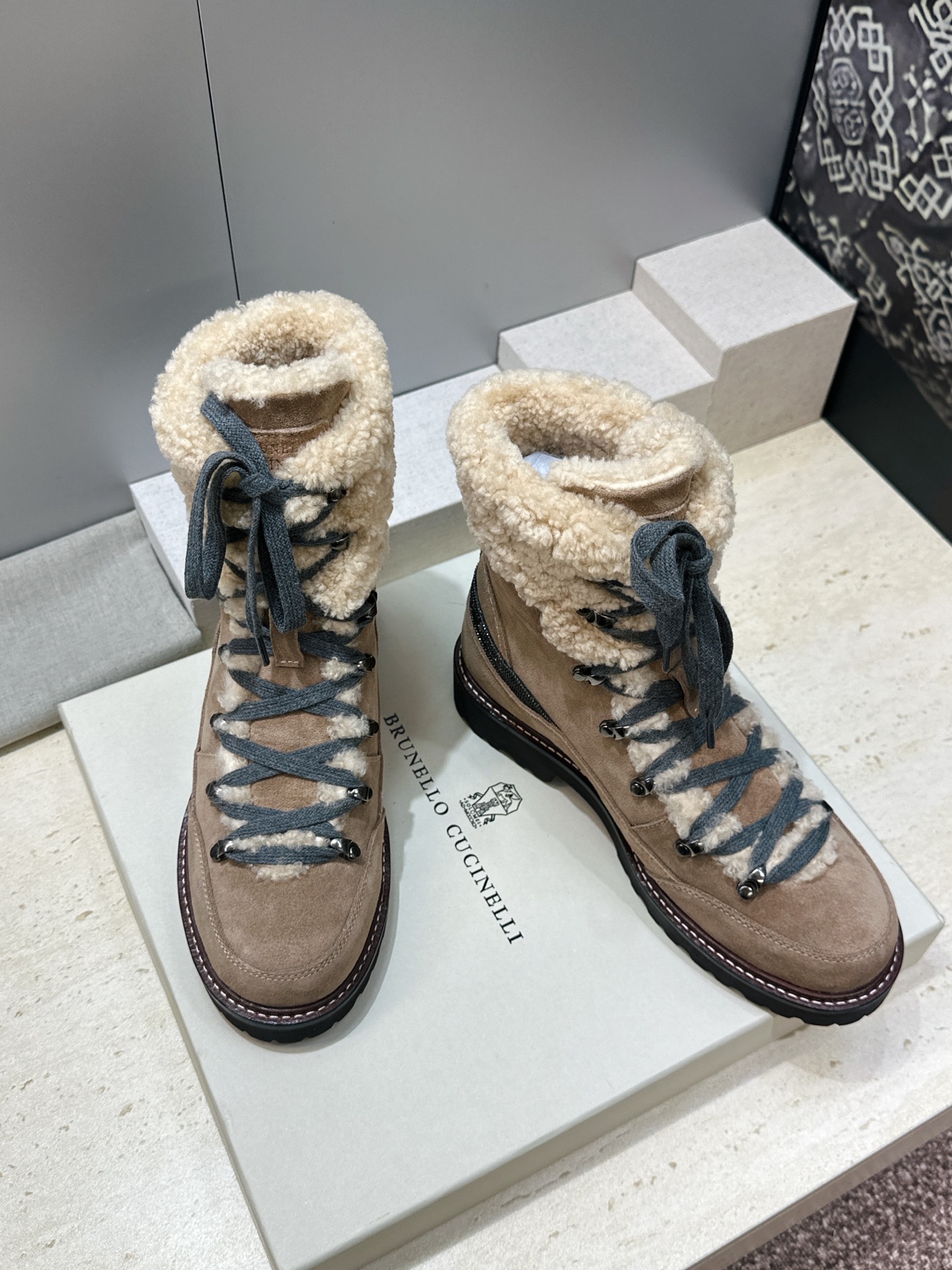 Brunello Cucineli 布鲁内诺库奇内利2026秋冬新款羊羔毛防寒保暖雪地女短靴 BC 厚底低跟圆头系带机车 Brunello Cucineli 布鲁内诺库奇内利2026秋冬新款羊羔毛防寒保暖雪地女短靴 BC 厚底低跟圆头系带机车