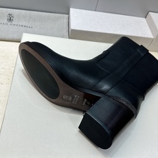 Brunello Cucineli 布鲁内诺库奇内利2026秋冬新款粗跟女短靴 BC字母logo标志性串珠高跟圆头一脚蹬 Brunello Cucineli 布鲁内诺库奇内利2026秋冬新款粗跟女短靴 BC字母logo标志性串珠高跟圆头一脚蹬
