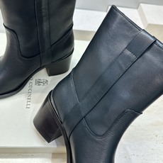 Brunello Cucineli 布鲁内诺库奇内利2026秋冬新款粗跟女短靴 BC字母logo标志性串珠高跟圆头一脚蹬 Brunello Cucineli 布鲁内诺库奇内利2026秋冬新款粗跟女短靴 BC字母logo标志性串珠高跟圆头一脚蹬