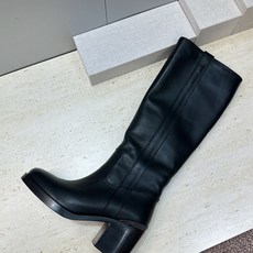 Brunello Cucineli 布鲁内诺库奇内利2026秋冬新款粗跟及膝高筒女长靴 BC字母logo标志性串珠高跟圆 Brunello Cucineli 布鲁内诺库奇内利2026秋冬新款粗跟及膝高筒女长靴 BC字母logo标志性串珠高跟圆