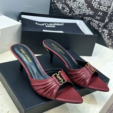 SAINT LAURENT PARIS 圣罗兰2026春夏新款中跟女鞋 YSL字母logo五金扣明星同款细根尖头一字拖 SAINT LAURENT PARIS 圣罗兰2026春夏新款中跟女鞋 YSL字母logo五金扣明星同款细根尖头一字拖
