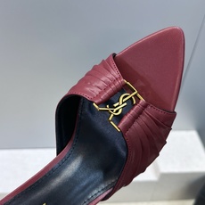 SAINT LAURENT PARIS 圣罗兰2026春夏新款中跟女鞋 YSL字母logo五金扣明星同款细根尖头一字拖 SAINT LAURENT PARIS 圣罗兰2026春夏新款中跟女鞋 YSL字母logo五金扣明星同款细根尖头一字拖