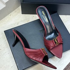SAINT LAURENT PARIS 圣罗兰2026春夏新款中跟女鞋 YSL字母logo五金扣明星同款细根尖头一字拖 SAINT LAURENT PARIS 圣罗兰2026春夏新款中跟女鞋 YSL字母logo五金扣明星同款细根尖头一字拖