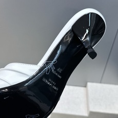 SAINT LAURENT PARIS 圣罗兰2026春夏新款中跟女鞋 YSL字母logo五金扣明星同款细根尖头一字拖 SAINT LAURENT PARIS 圣罗兰2026春夏新款中跟女鞋 YSL字母logo五金扣明星同款细根尖头一字拖