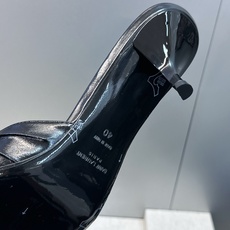 SAINT LAURENT PARIS 圣罗兰2026春夏新款中跟女鞋 YSL字母logo五金扣明星同款细根尖头一字拖 SAINT LAURENT PARIS 圣罗兰2026春夏新款中跟女鞋 YSL字母logo五金扣明星同款细根尖头一字拖