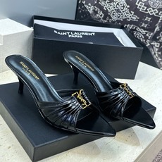 SAINT LAURENT PARIS 圣罗兰2026春夏新款中跟女鞋 YSL字母logo五金扣明星同款细根尖头一字拖 SAINT LAURENT PARIS 圣罗兰2026春夏新款中跟女鞋 YSL字母logo五金扣明星同款细根尖头一字拖