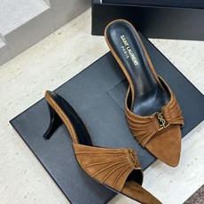 SAINT LAURENT PARIS 圣罗兰2026春夏新款中跟女鞋 YSL字母logo五金扣明星同款细根尖头一字拖 SAINT LAURENT PARIS 圣罗兰2026春夏新款中跟女鞋 YSL字母logo五金扣明星同款细根尖头一字拖