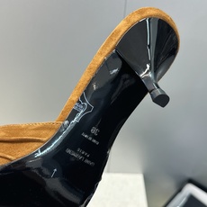 SAINT LAURENT PARIS 圣罗兰2026春夏新款中跟女鞋 YSL字母logo五金扣明星同款细根尖头一字拖 SAINT LAURENT PARIS 圣罗兰2026春夏新款中跟女鞋 YSL字母logo五金扣明星同款细根尖头一字拖