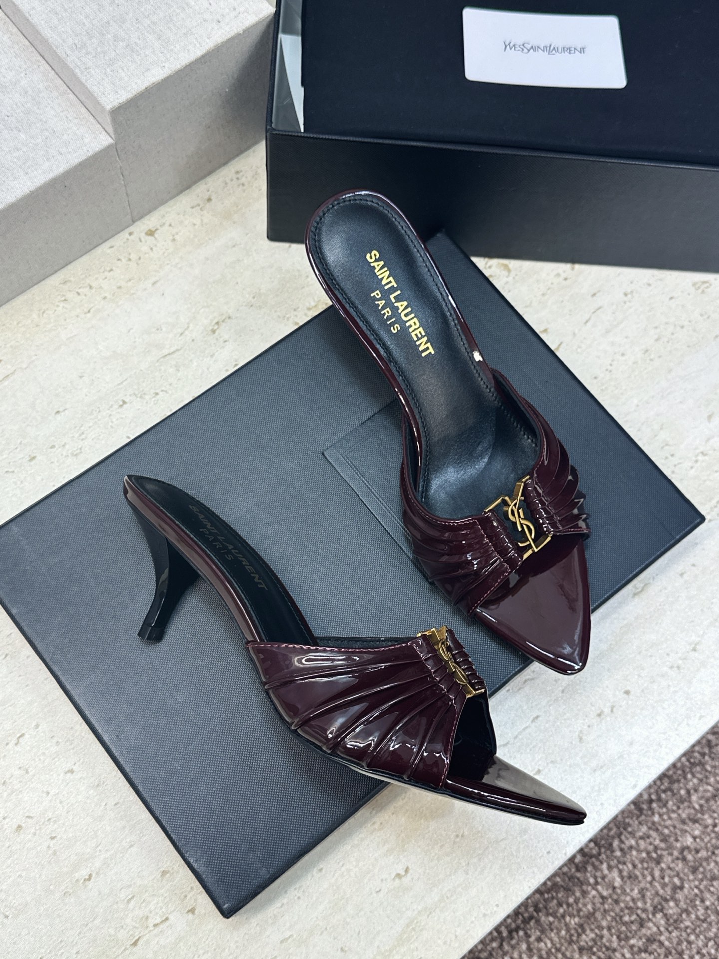 SAINT LAURENT PARIS 圣罗兰2026春夏新款中跟女鞋  YSL字母logo五金扣明星同款细根尖头一字拖