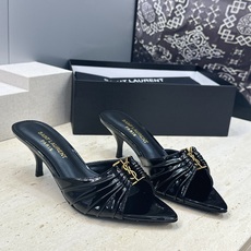 SAINT LAURENT PARIS 圣罗兰2026春夏新款中跟女鞋 YSL字母logo五金扣明星同款细根尖头一字拖 SAINT LAURENT PARIS 圣罗兰2026春夏新款中跟女鞋 YSL字母logo五金扣明星同款细根尖头一字拖