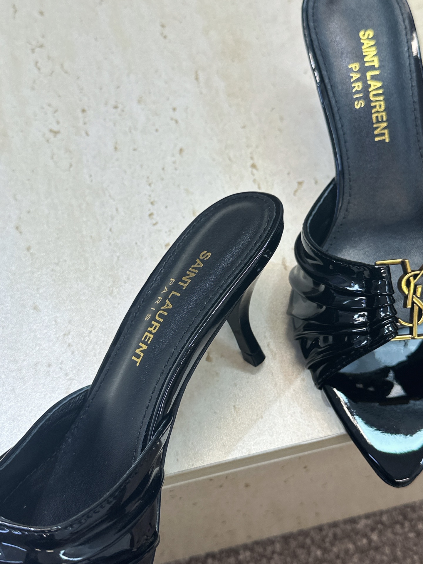 SAINT LAURENT PARIS 圣罗兰2026春夏新款中跟女鞋  YSL字母logo五金扣明星同款细根尖头一字拖