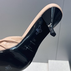 SAINT LAURENT PARIS 圣罗兰2026春夏新款中跟女鞋 YSL字母logo五金扣明星同款细根尖头一字拖 SAINT LAURENT PARIS 圣罗兰2026春夏新款中跟女鞋 YSL字母logo五金扣明星同款细根尖头一字拖