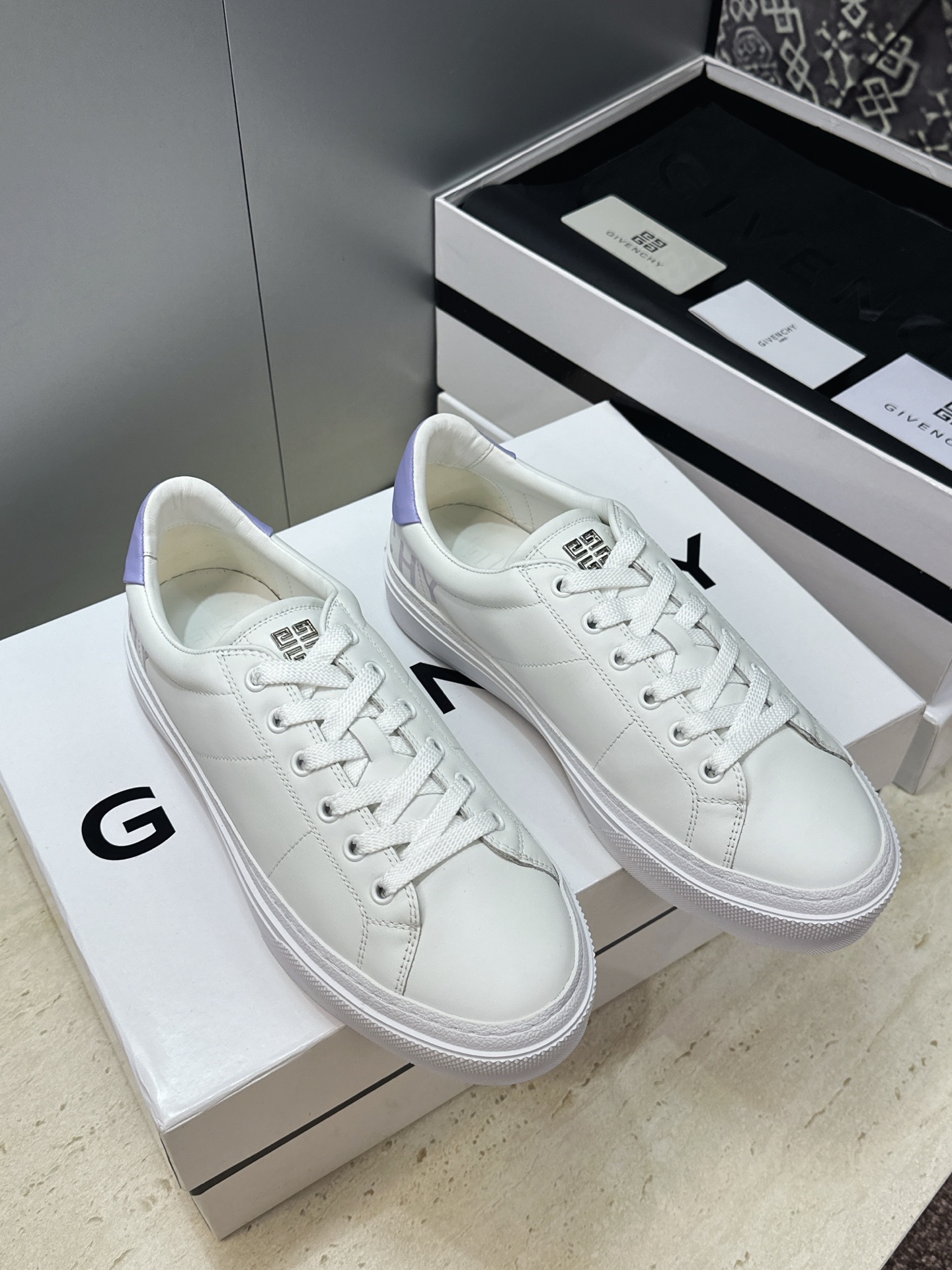 男士+20 顶级版 GIVENCHY 2026春夏经典情侣款系带四季休闲鞋 纪梵希印花字母logo五金扣平底圆头低帮拼色 男士+20 顶级版 GIVENCHY 2026春夏经典情侣款系带四季休闲鞋 纪梵希印花字母logo五金扣平底圆头低帮拼色