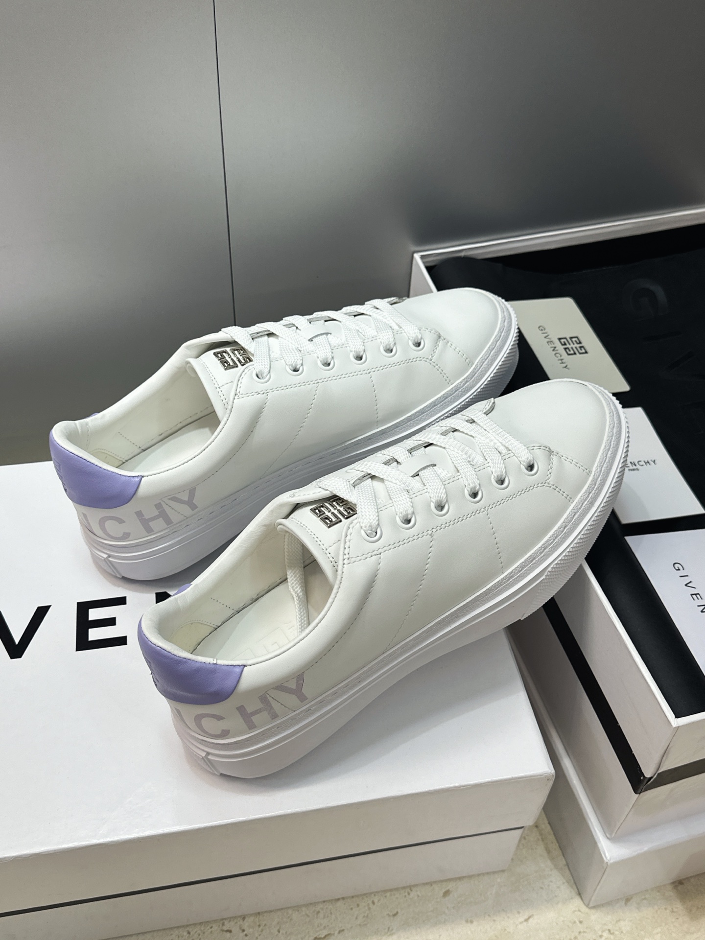 男士+20 顶级版 GIVENCHY 2026春夏经典情侣款系带四季休闲鞋 纪梵希印花字母logo五金扣平底圆头低帮拼色 男士+20 顶级版 GIVENCHY 2026春夏经典情侣款系带四季休闲鞋 纪梵希印花字母logo五金扣平底圆头低帮拼色