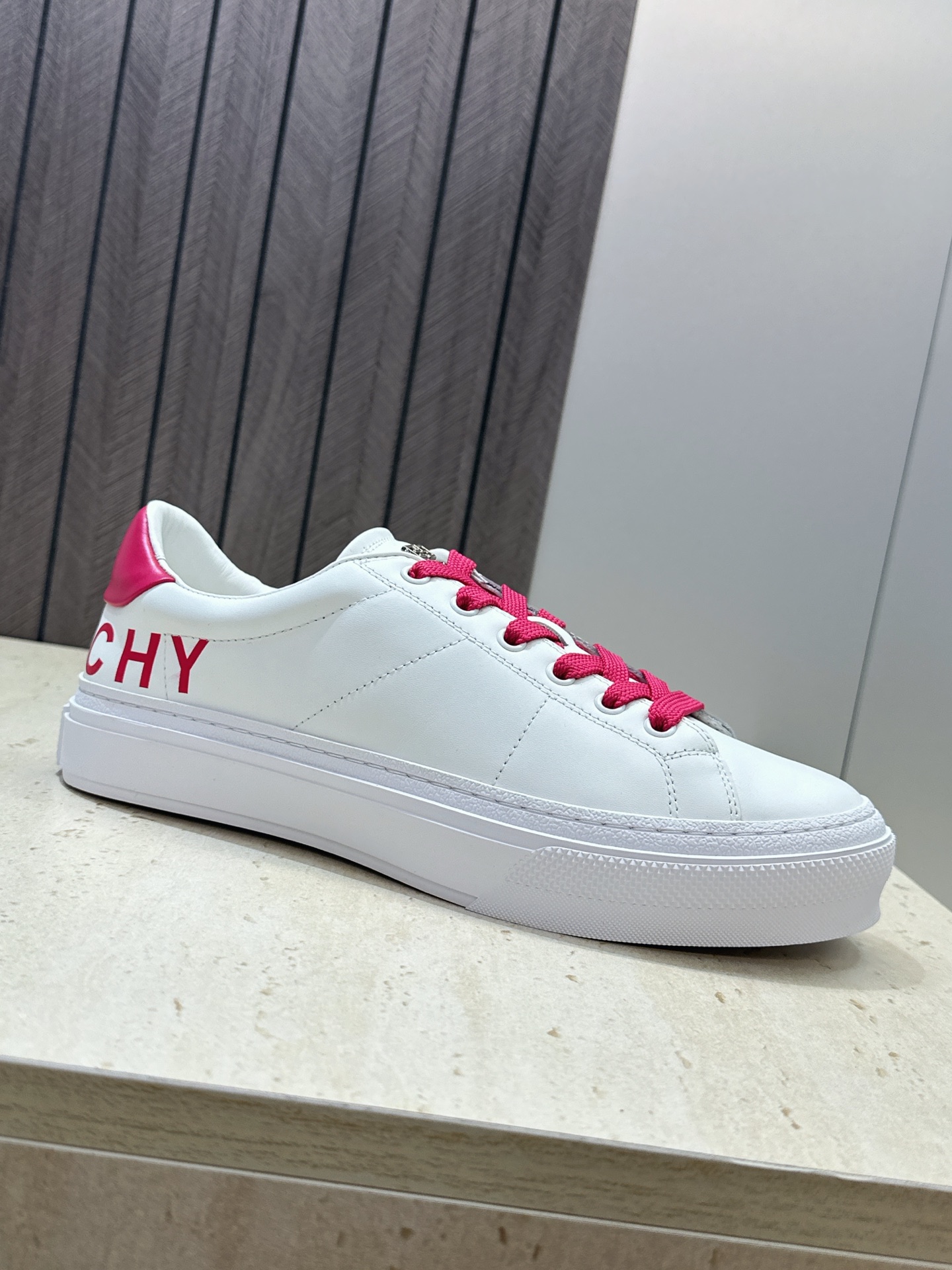 男士+20 顶级版 GIVENCHY 2026春夏经典情侣款系带四季休闲鞋 纪梵希印花字母logo五金扣平底圆头低帮拼色 男士+20 顶级版 GIVENCHY 2026春夏经典情侣款系带四季休闲鞋 纪梵希印花字母logo五金扣平底圆头低帮拼色
