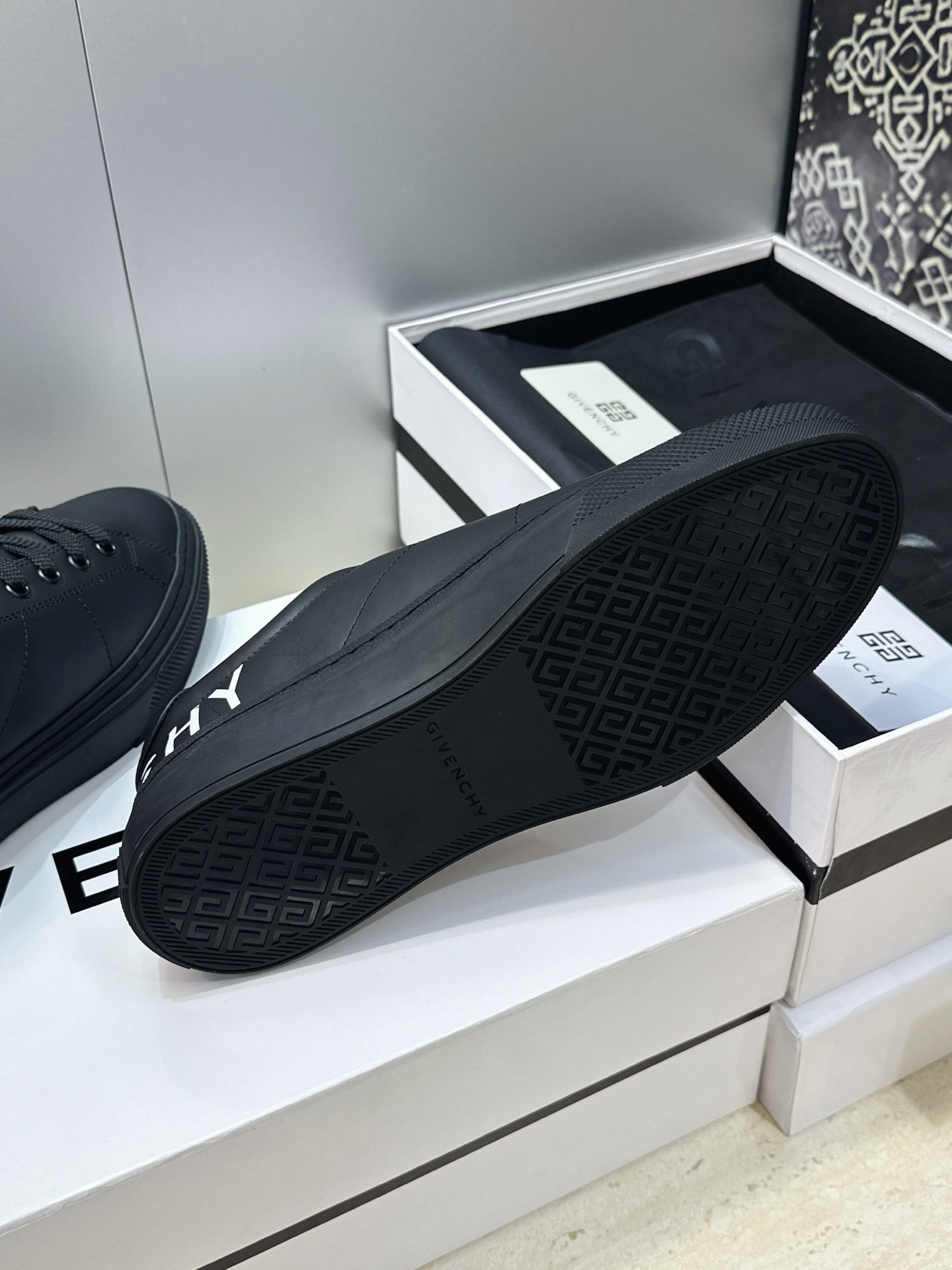 男士+20 顶级版 GIVENCHY 2026春夏经典情侣款系带四季休闲鞋 纪梵希印花字母logo五金扣平底圆头低帮拼色 男士+20 顶级版 GIVENCHY 2026春夏经典情侣款系带四季休闲鞋 纪梵希印花字母logo五金扣平底圆头低帮拼色