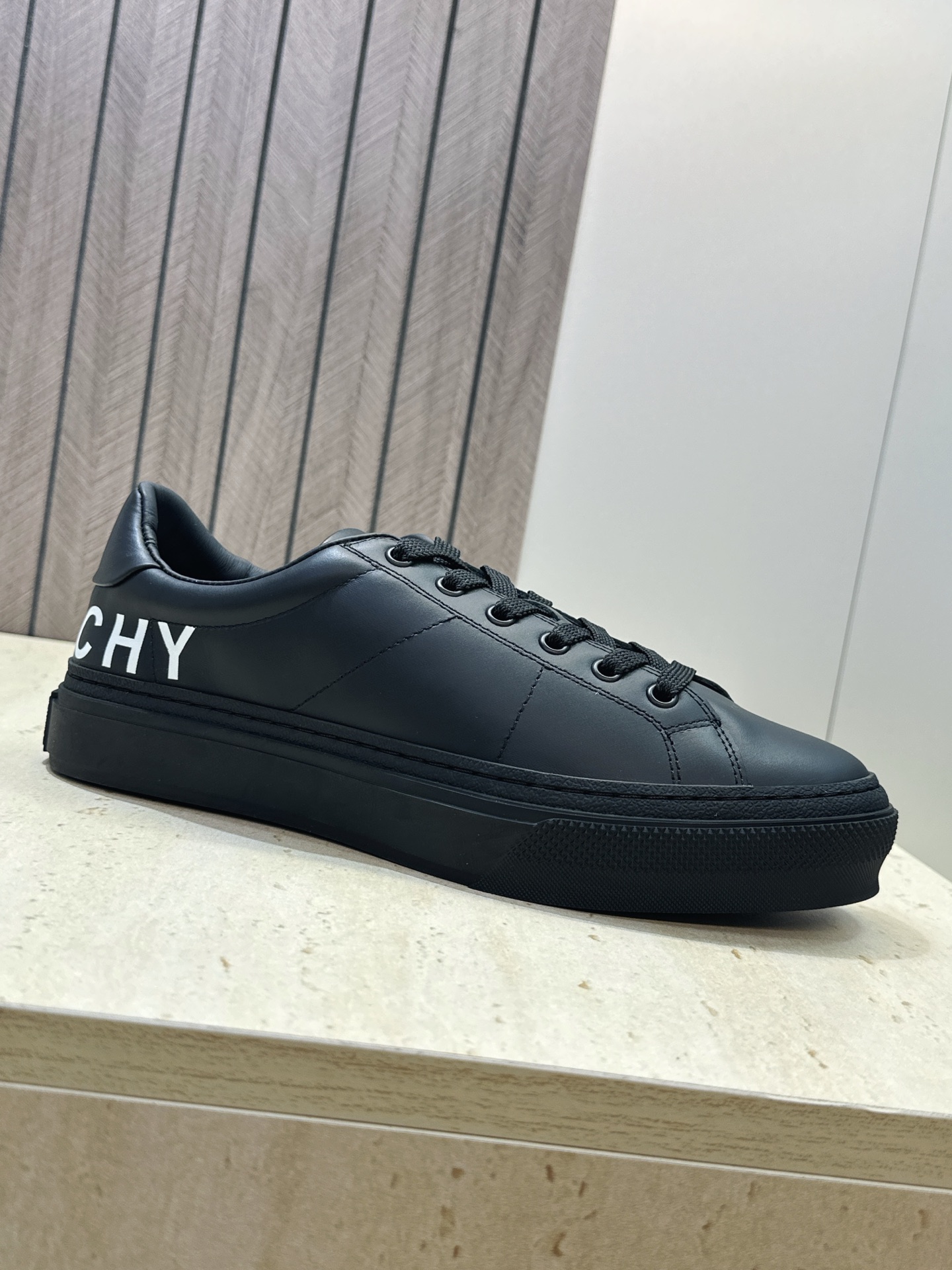 男士+20 顶级版 GIVENCHY 2026春夏经典情侣款系带四季休闲鞋 纪梵希印花字母logo五金扣平底圆头低帮拼色 男士+20 顶级版 GIVENCHY 2026春夏经典情侣款系带四季休闲鞋 纪梵希印花字母logo五金扣平底圆头低帮拼色