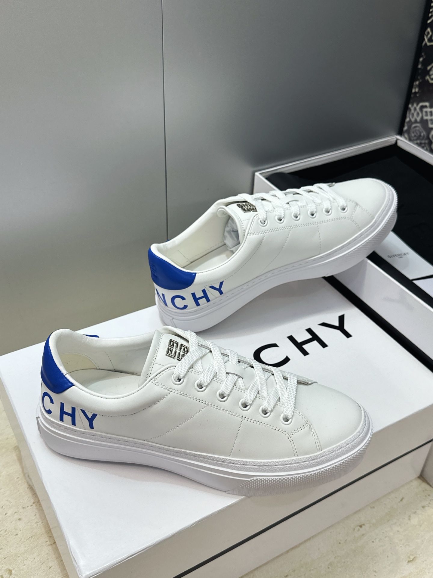 男士+20 顶级版 GIVENCHY 2026春夏经典情侣款系带四季休闲鞋 纪梵希印花字母logo五金扣平底圆头低帮拼色 男士+20 顶级版 GIVENCHY 2026春夏经典情侣款系带四季休闲鞋 纪梵希印花字母logo五金扣平底圆头低帮拼色
