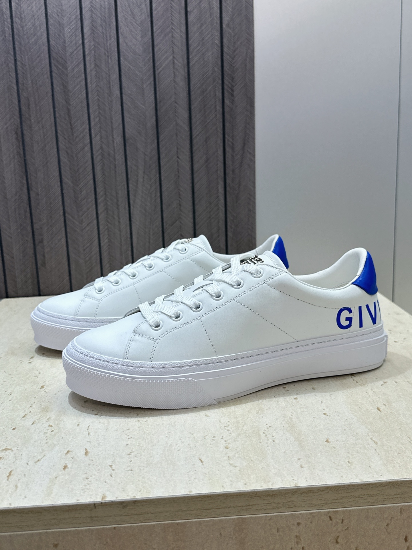 男士+20 顶级版 GIVENCHY 2026春夏经典情侣款系带四季休闲鞋 纪梵希印花字母logo五金扣平底圆头低帮拼色 男士+20 顶级版 GIVENCHY 2026春夏经典情侣款系带四季休闲鞋 纪梵希印花字母logo五金扣平底圆头低帮拼色