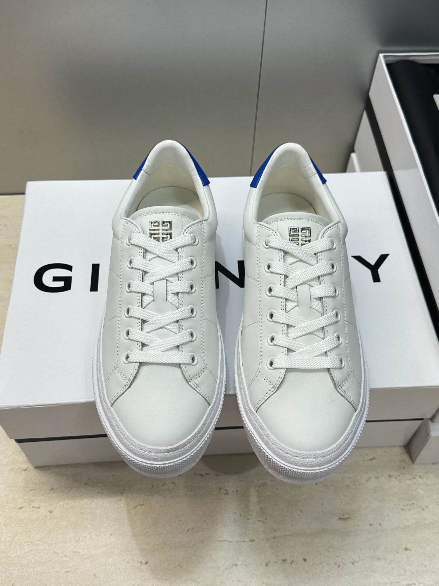男士+20 顶级版 GIVENCHY 2026春夏经典情侣款系带四季休闲鞋 纪梵希印花字母logo五金扣平底圆头低帮拼色 男士+20 顶级版 GIVENCHY 2026春夏经典情侣款系带四季休闲鞋 纪梵希印花字母logo五金扣平底圆头低帮拼色