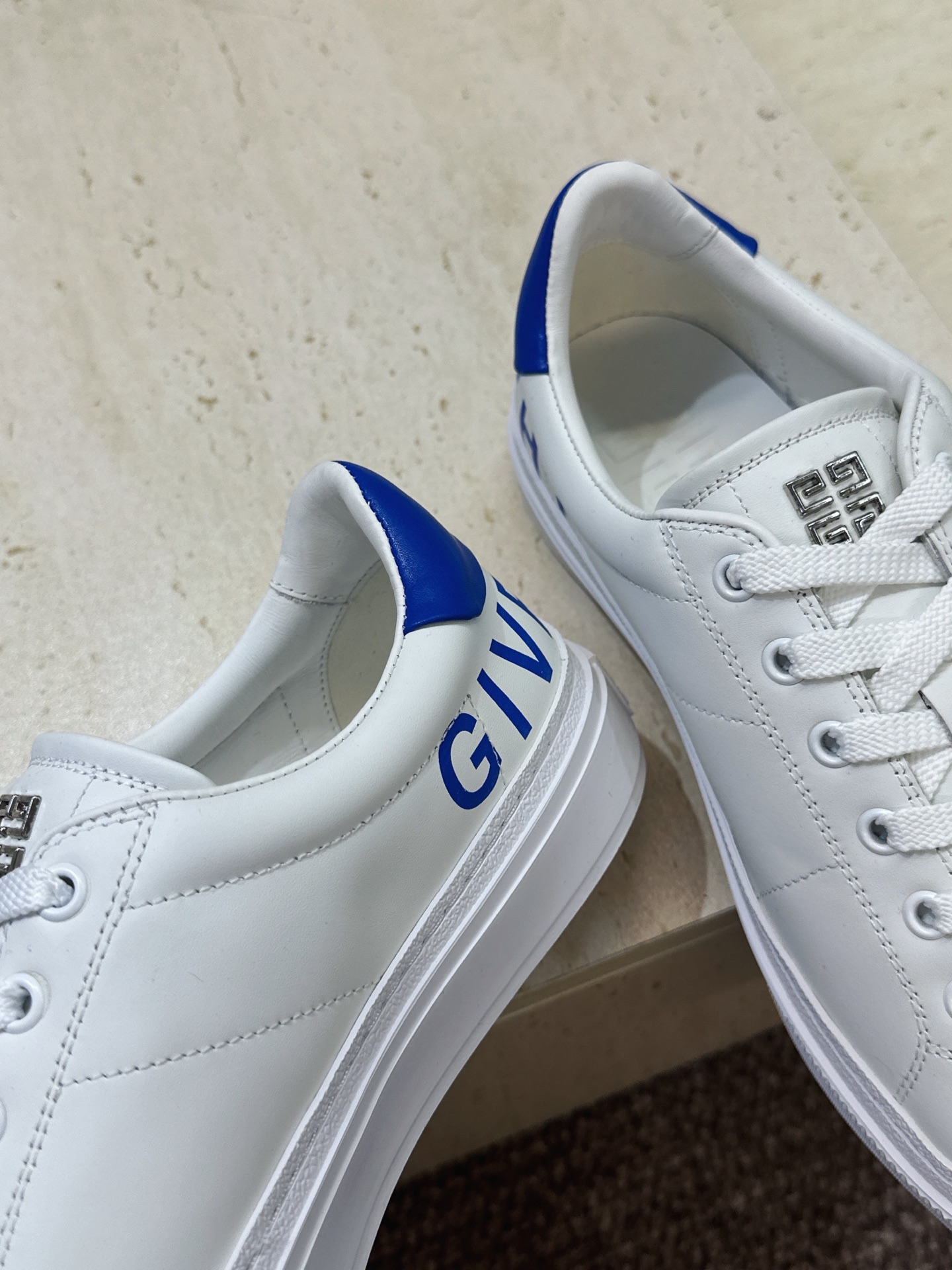 男士+20 顶级版 GIVENCHY 2026春夏经典情侣款系带四季休闲鞋 纪梵希印花字母logo五金扣平底圆头低帮拼色 男士+20 顶级版 GIVENCHY 2026春夏经典情侣款系带四季休闲鞋 纪梵希印花字母logo五金扣平底圆头低帮拼色