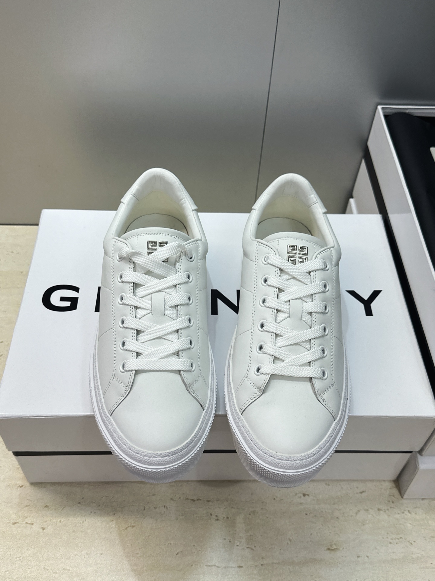 男士+20 顶级版 GIVENCHY 2026春夏经典情侣款系带四季休闲鞋 纪梵希印花字母logo五金扣平底圆头低帮拼色 男士+20 顶级版 GIVENCHY 2026春夏经典情侣款系带四季休闲鞋 纪梵希印花字母logo五金扣平底圆头低帮拼色