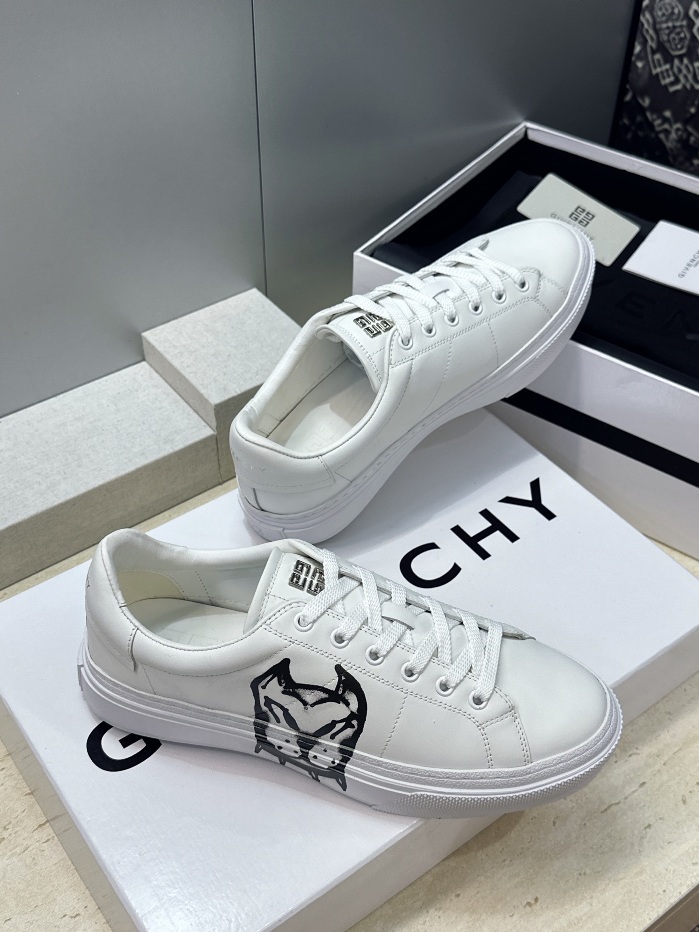 男士+20 顶级版 GIVENCHY 2026春夏经典情侣款系带四季休闲鞋 纪梵希印花字母logo五金扣平底圆头低帮拼色 男士+20 顶级版 GIVENCHY 2026春夏经典情侣款系带四季休闲鞋 纪梵希印花字母logo五金扣平底圆头低帮拼色