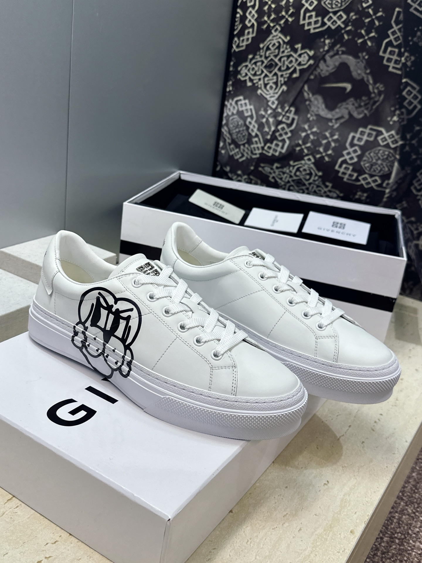 男士+20 顶级版 GIVENCHY 2026春夏经典情侣款系带四季休闲鞋 纪梵希印花字母logo五金扣平底圆头低帮拼色 男士+20 顶级版 GIVENCHY 2026春夏经典情侣款系带四季休闲鞋 纪梵希印花字母logo五金扣平底圆头低帮拼色