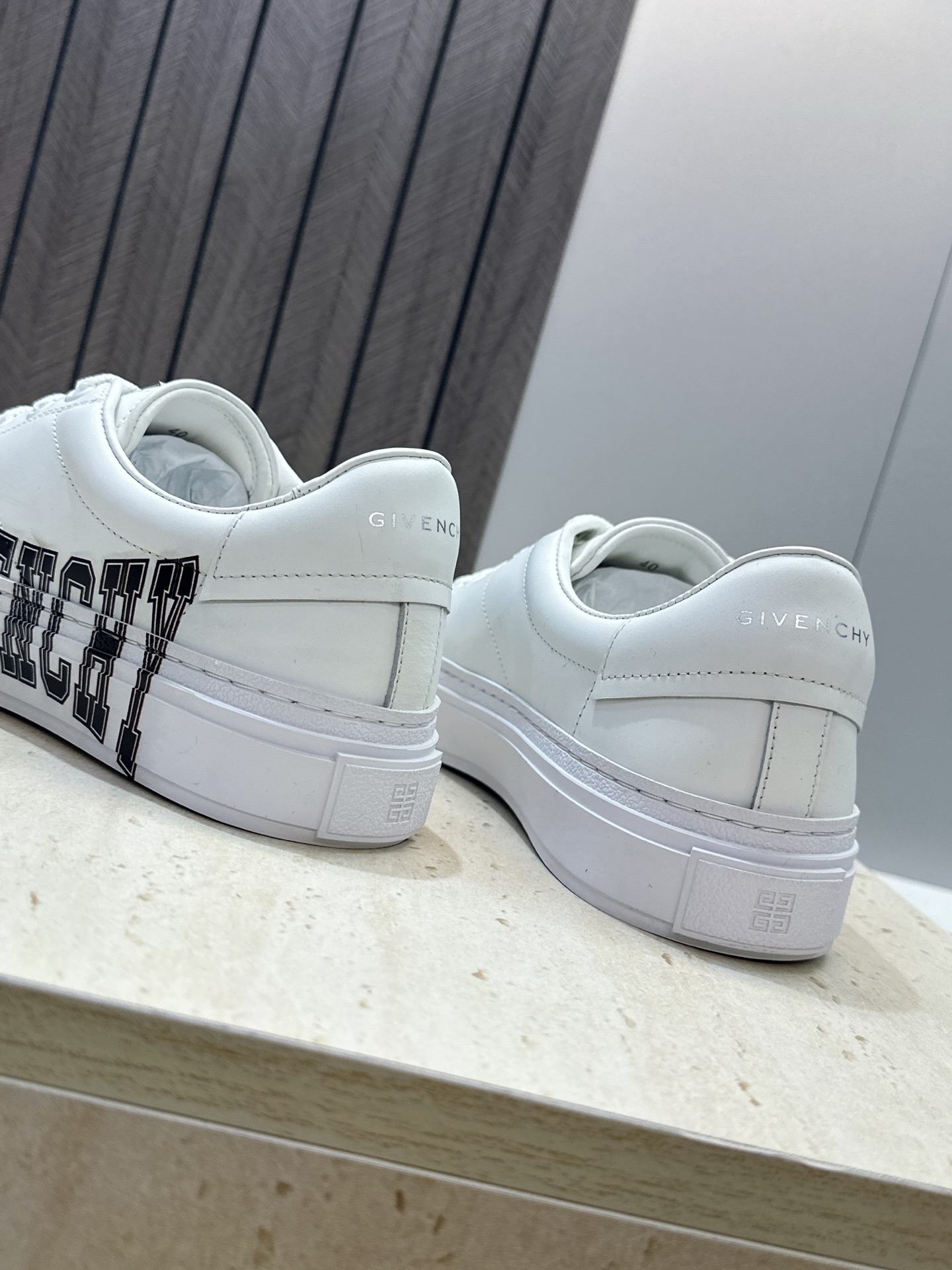 男士+20 顶级版 GIVENCHY 2026春夏经典情侣款系带四季休闲鞋 纪梵希印花字母logo五金扣平底圆头低帮拼色 男士+20 顶级版 GIVENCHY 2026春夏经典情侣款系带四季休闲鞋 纪梵希印花字母logo五金扣平底圆头低帮拼色